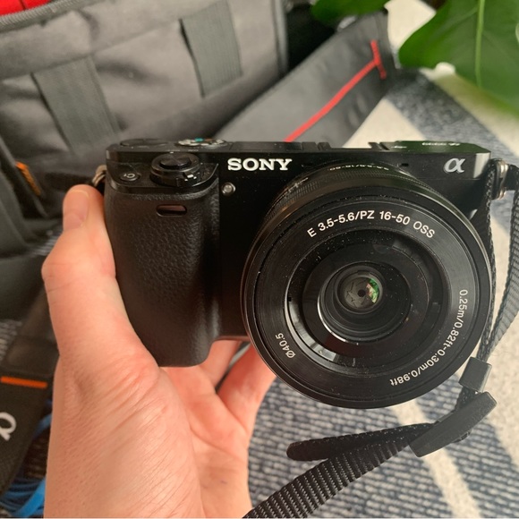 Sony: a6000 SLR Camera with 3.0-Inch LCD and 16-50mm Power Zoom Lens (Black) - Picture 6 of 6